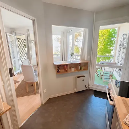 Appartamento à 10 Minutes à Pied Du Centre Avec Parking Privé Et Balcon