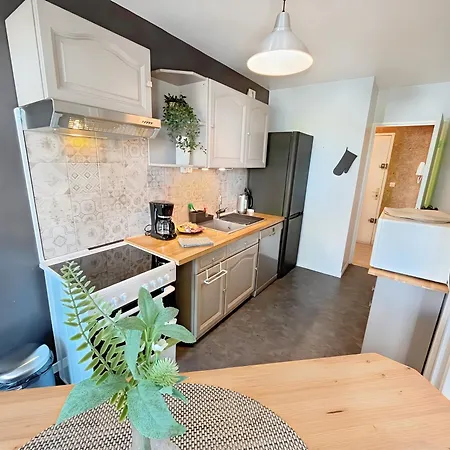 A 10 Minutes A Pied Du Centre Avec Parking Prive Et Balcon Apartment Caen