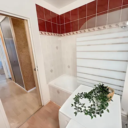 à 10 Minutes à Pied Du Centre Avec Parking Privé Et Balcon Caen