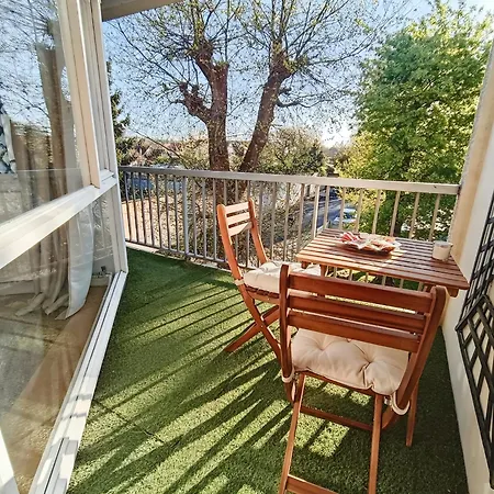 A 10 Minutes A Pied Du Centre Avec Parking Prive Et Balcon Apartment