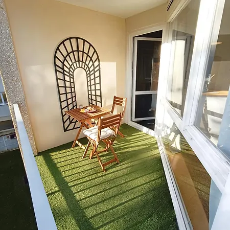 A 10 Minutes A Pied Du Centre Avec Parking Prive Et Balcon Apartment