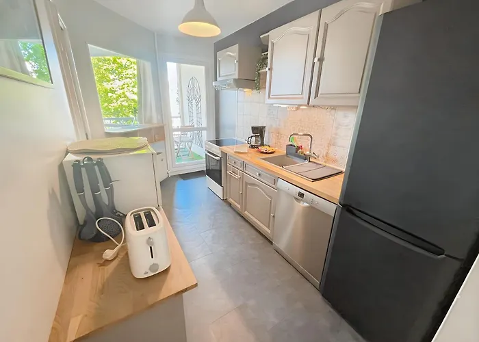 A 10 Minutes A Pied Du Centre Avec Parking Prive Et Balcon * Caen