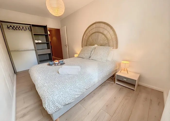 A 10 Minutes A Pied Du Centre Avec Parking Prive Et Balcon Apartment Caen