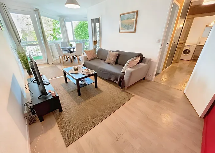 A 10 Minutes A Pied Du Centre Avec Parking Prive Et Balcon Caen