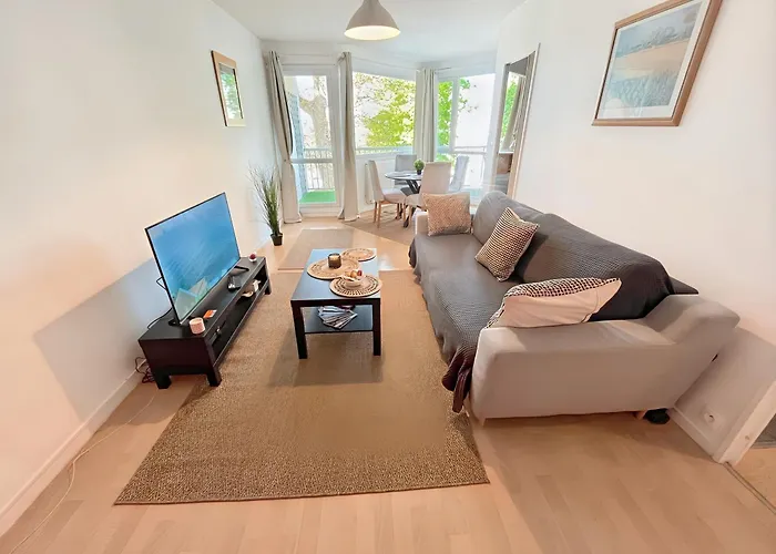 A 10 Minutes A Pied Du Centre Avec Parking Prive Et Balcon Caen