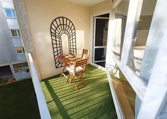 A 10 Minutes A Pied Du Centre Avec Parking Prive Et Balcon Apartment